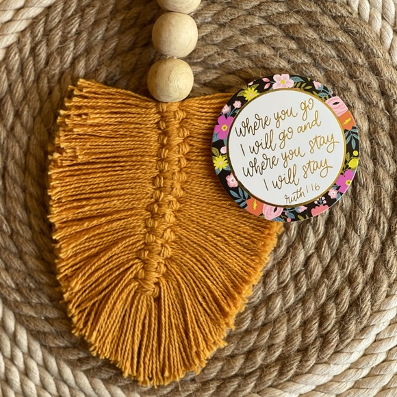 Macramé Leaf Car Charm - Picture 2 of 2